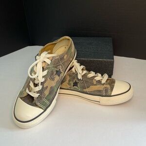 Converse All Star kid size 13.5 in camo green. 7k0806548